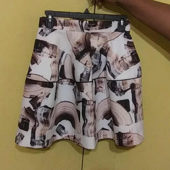 H&M Dresses & Skirts - H&M unique skirt size 6 H&M Dresses & Skirts - H&M unique skirt size 6